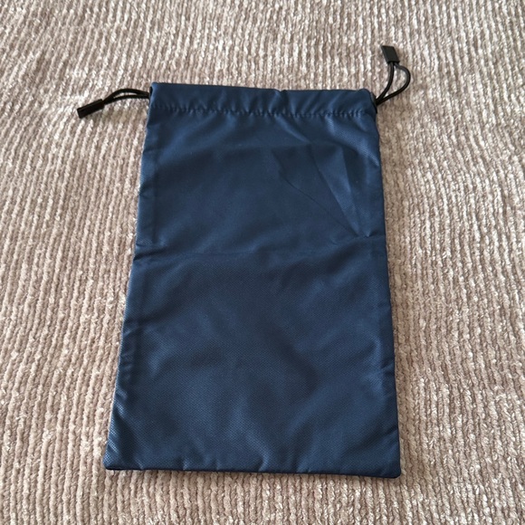 Tumi Dark Blue Toiletry Bag - Picture 3 of 3